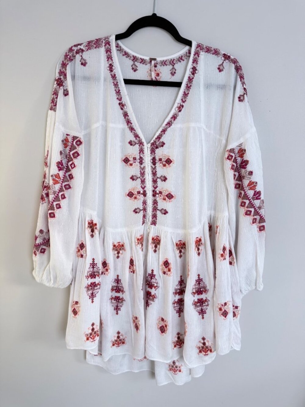 Free People women’s Boho Embroidered White Tunic Long Sleeves Button Closure SP